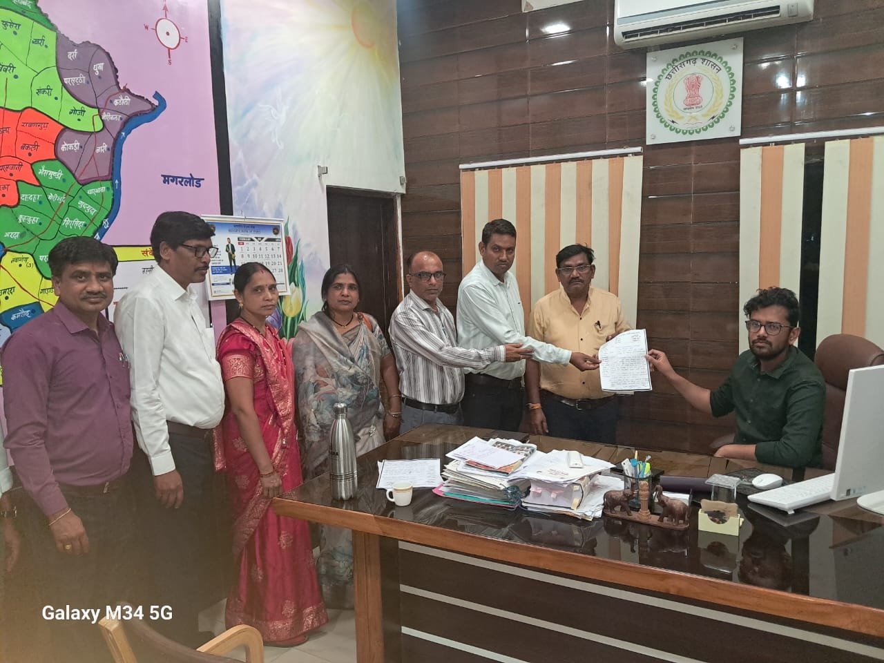 धमतरी: तकनीकी सहायक पर अभद्रता का आरोप, शिक्षको का अल्टीमेटम—’कार्रवाई करो या घेराव झेलो’ जाने क्या है पूरा मामला