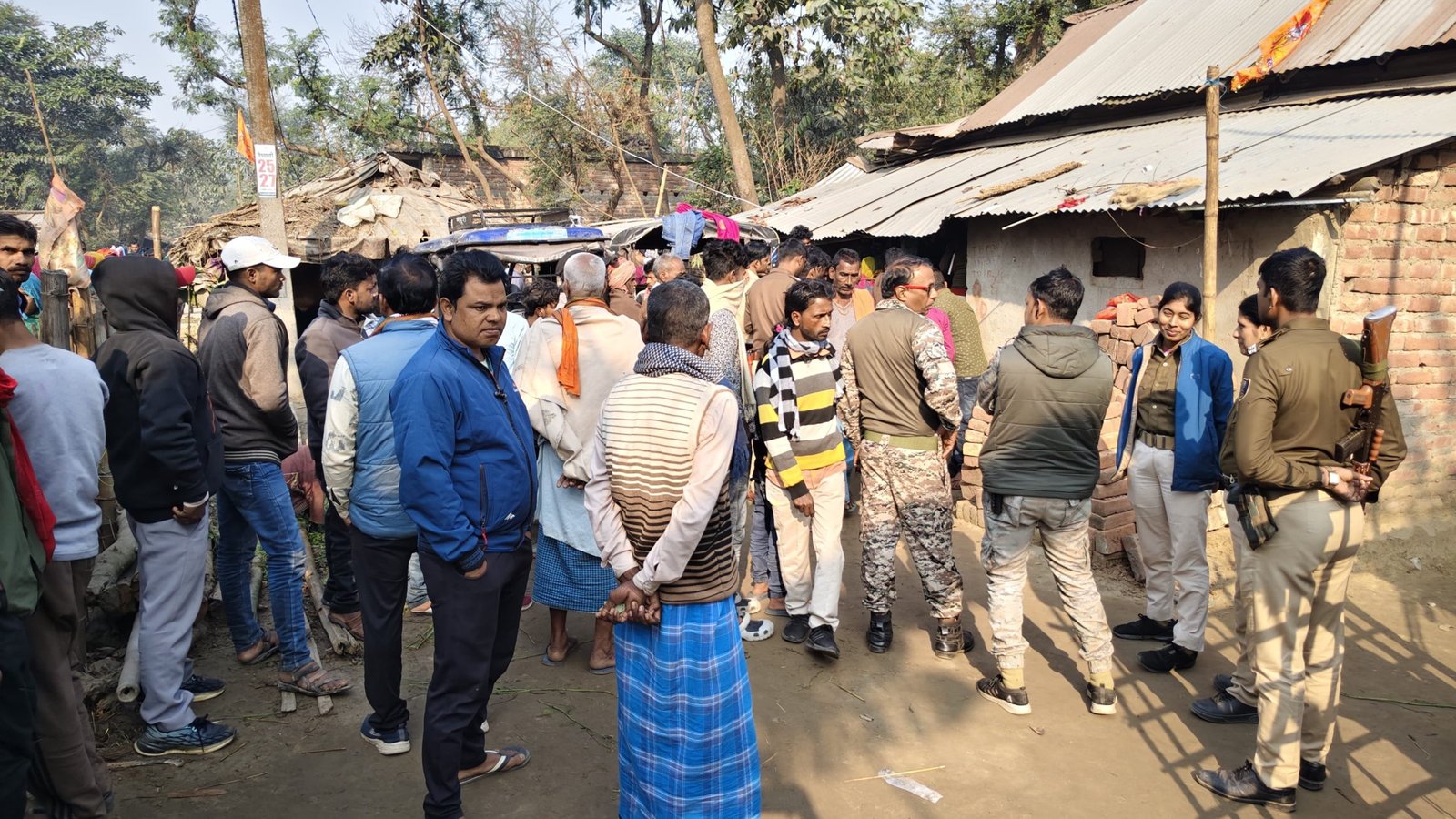 सुपौल में बीमार मामी का खाना लेकर जा रहे बाइक सवार भांजे की मौत, दो घायल सुपौल में बीमार मामी का खाना लेकर जा रहे बाइक सवार भांजे की मौत, दो घायल