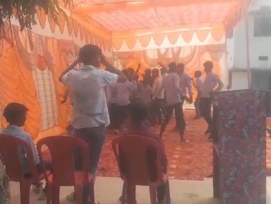 बलरामपुर: गणतंत्र दिवस समारोह में भोजपुरी गीत पर डांस बना विवाद की वजह, प्रभारी प्राचार्य निलंबित
