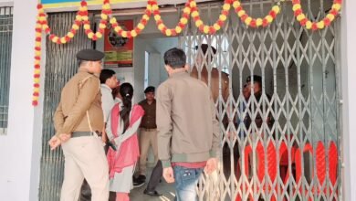 सुपौल के ANM ट्रेनिंग स्कूल में प्रिंसिपल का डर्टी अंदाज, फोन में लेडी टीचर्स की तस्वीरें मिलने पर हंगामा