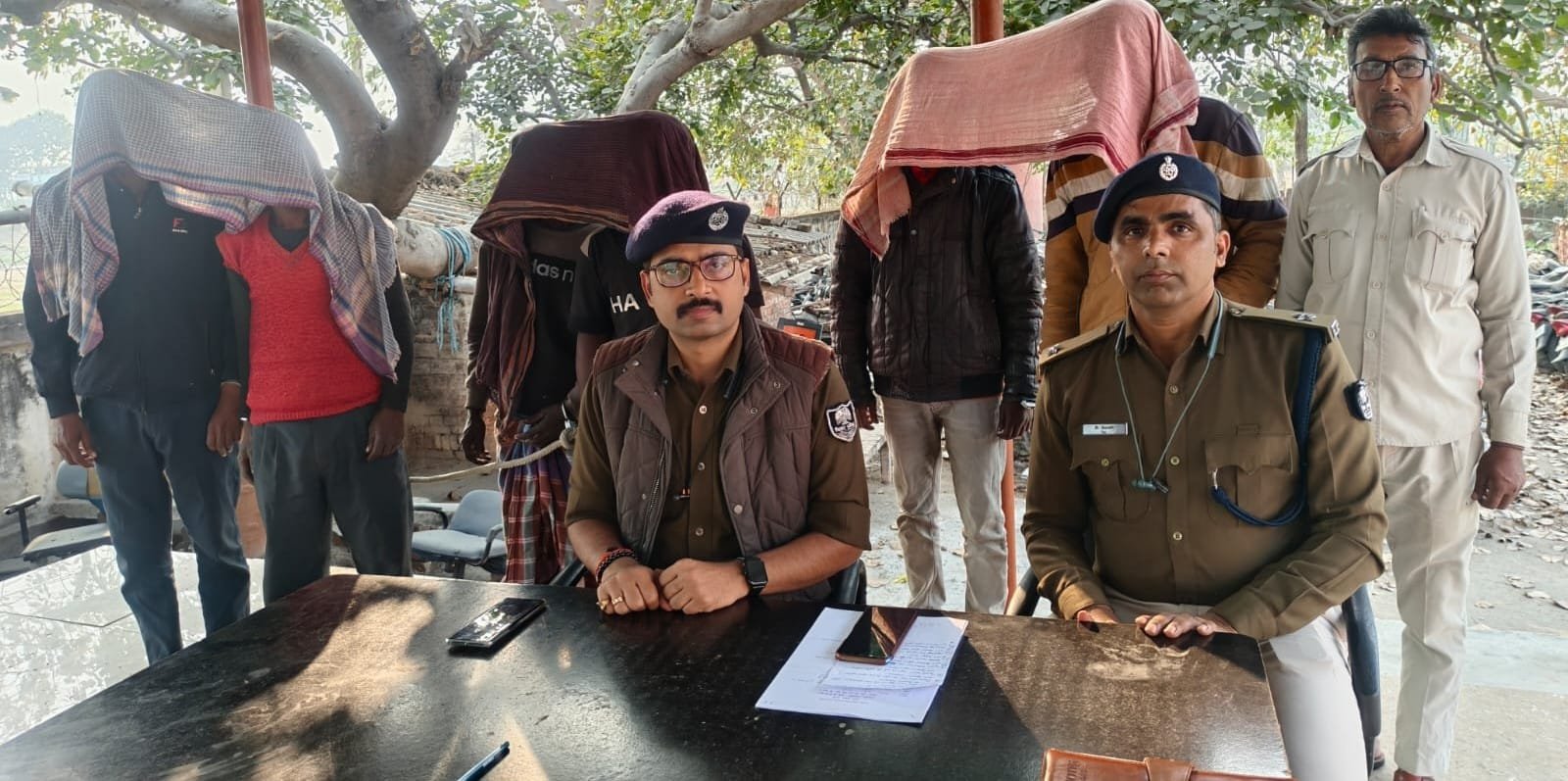 बिहार: आत्महत्या का रूप देकर रची गई थी हत्या की साजिश, पत्नी समेत 8 आरोपी गिरफ्तार