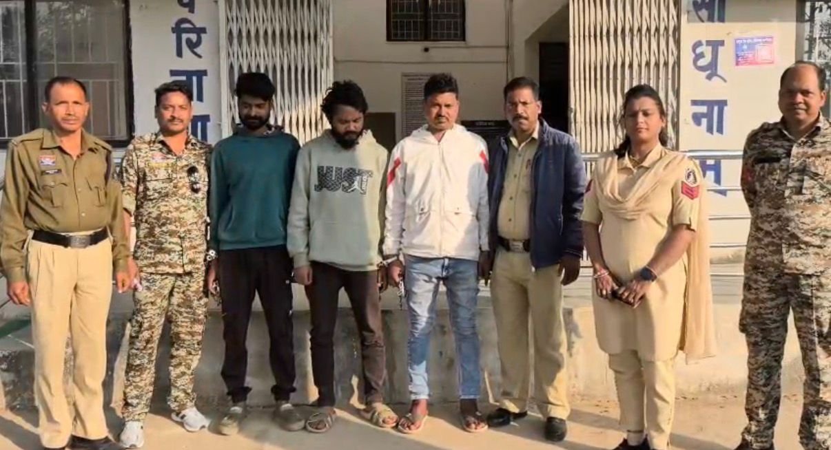 छत्तीसगढ़: बलरामपुर में दो नाबालिगों से दुष्कर्म: तहसील कार्यालय का ड्राइवर सहित तीन आरोपी गिरफ्तार छत्तीसगढ़: बलरामपुर में दो नाबालिगों से दुष्कर्म: तहसील कार्यालय का ड्राइवर सहित तीन आरोपी गिरफ्तार