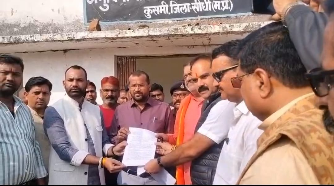 मध्य प्रदेश: हनुमान मंदिर हत्याकांड पर उग्र आंदोलन की चेतावनी, प्रशासन पर वादाखिलाफी के आरोप मध्य प्रदेश: हनुमान मंदिर हत्याकांड पर उग्र आंदोलन की चेतावनी, प्रशासन पर वादाखिलाफी के आरोप