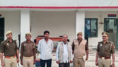 एसटीएफ ने दूसरे के स्थान पर परीक्षा देते हुए युवक के साथ प्रिंसिपल को किया गिरफ्तार एसटीएफ ने दूसरे के स्थान पर परीक्षा देते हुए युवक के साथ प्रिंसिपल को किया गिरफ्तार