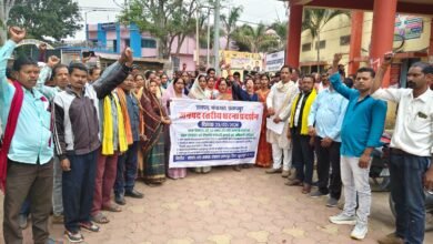 सूरजपुर : प्रतापपुर जनपद में सरपंच संघ का धरना, वित्तीय अधिकार और बजट बढ़ाने की मांग