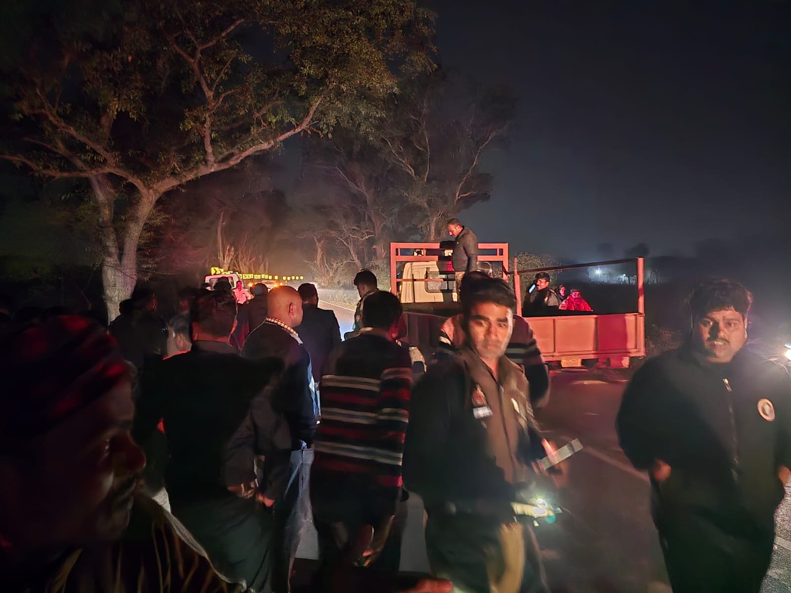 लखीमपुर खीरी: ट्रैक्टर-ट्रॉली की टक्कर से तिलक समारोह में शामिल होने जा रहे बाइक सवार पिता की मौत, बेटा गंभीर घायल