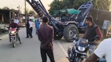 कुसमी में ब्राह्मण समाज का प्रदर्शन के बाद प्रशासन सख्त, अस्थायी अतिक्रमण हटाया; स्थायी निर्माण पर कार्रवाई जल्द