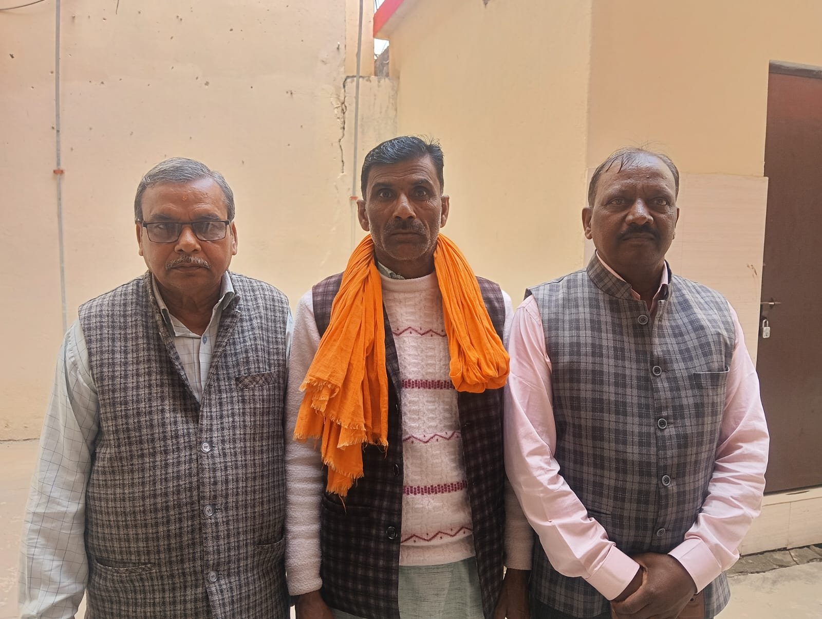 मीरगंज: संदिग्ध परिस्थितियों में झोपड़ी में लगी भीषण आग, बाइक समेत हजारों का सामान जलकर राख