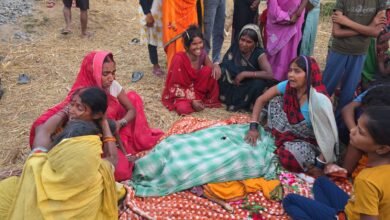 औरंगाबाद : सड़क धंसी, हाइवा पलटा और खत्म हो गईं दो जिंदगियां, गांव में पसरा मातम
