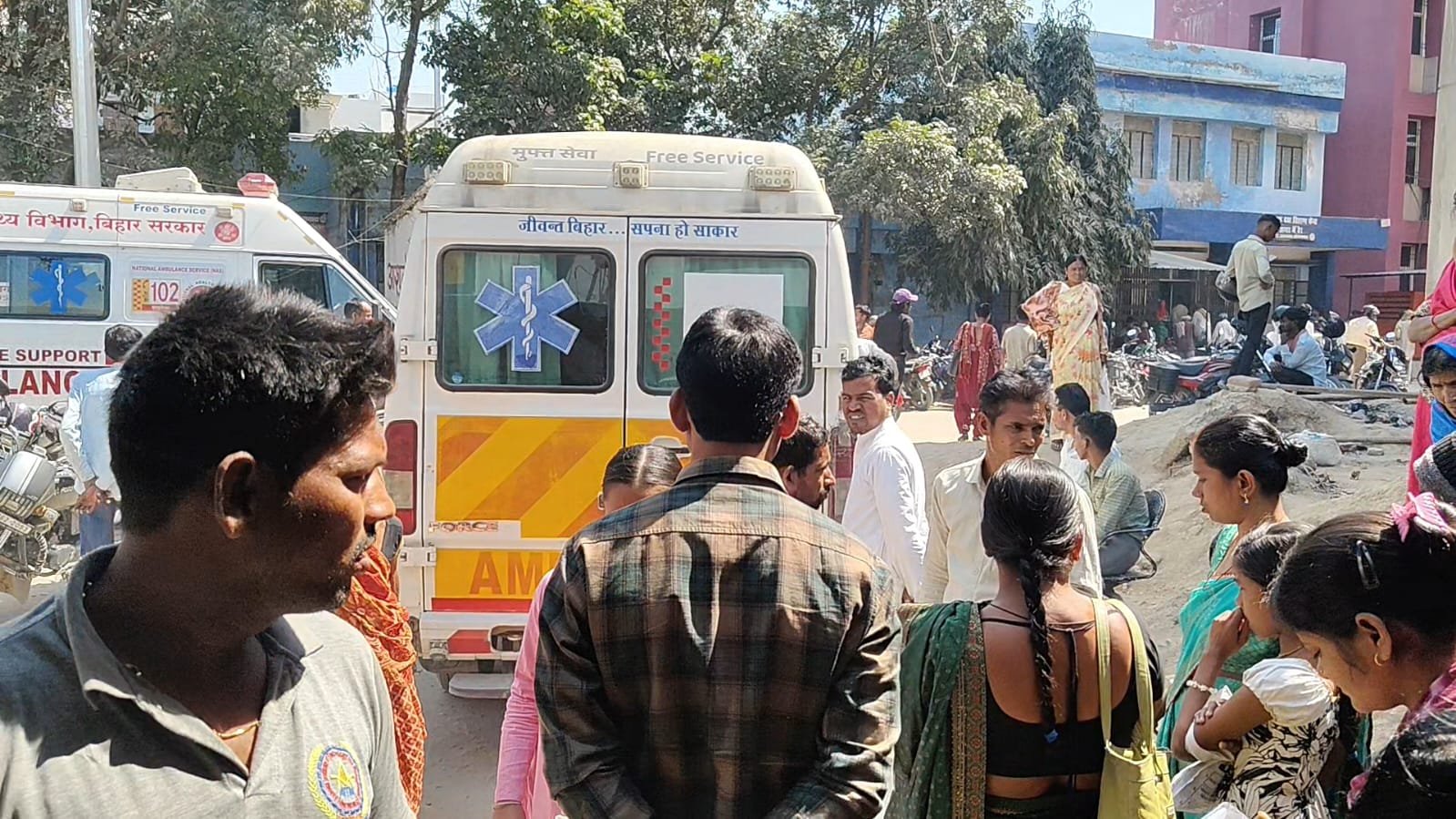 बिहार: चलती क्लास के बीच 7वीं की दो छात्राएं दो मंजिला भवन से गिरीं, मची अफरा-तफरी; हायर सेंटर रेफर