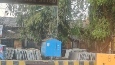 कटघोरा के कारोबारी ने सड़क को ही बना लिया गोदाम.. नगरपालिका मजलूम ठेले वालों पर दिखा रही अपनी पावर