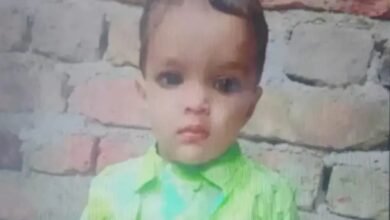 हाथरस: मुरसान में 2 वर्षीय मासूम की सड़क दुर्घटना में हुई मौत, आक्रोशित परिजनों ने हाईवे जाम कर थाने पर किया जमकर पथराव