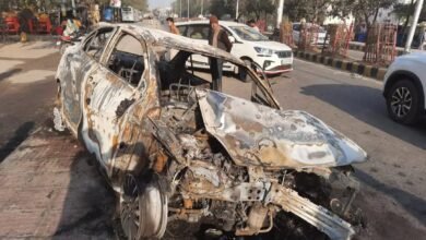 औरंगाबाद में रात 2 बजे भयानक टक्कर, स्विफ्ट डिजायर बनी आग का गोला