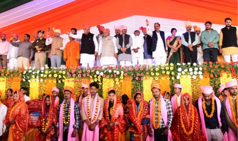 सिद्धार्थनगर: 267 जोड़ों ने थामा एक-दूसरे का हाथ, सामूहिक विवाह समारोह संपन्न सिद्धार्थनगर: 267 जोड़ों ने थामा एक-दूसरे का हाथ, सामूहिक विवाह समारोह संपन्न