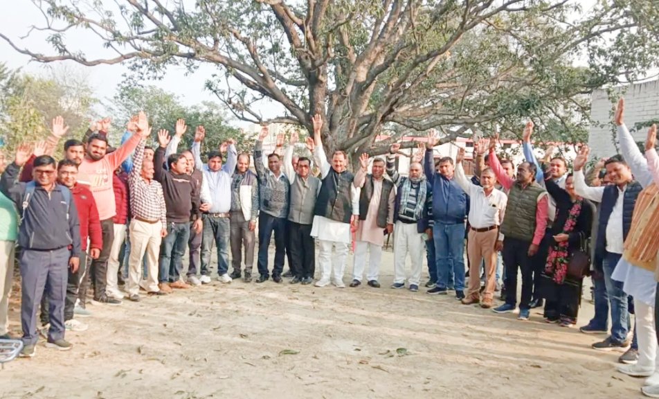 टीईटी से छूट नहीं: हजारों शिक्षकों की कुर्सी खतरे में, संघ ने फूंका आंदोलन का बिगुल टीईटी से छूट नहीं: हजारों शिक्षकों की कुर्सी खतरे में, संघ ने फूंका आंदोलन का बिगुल