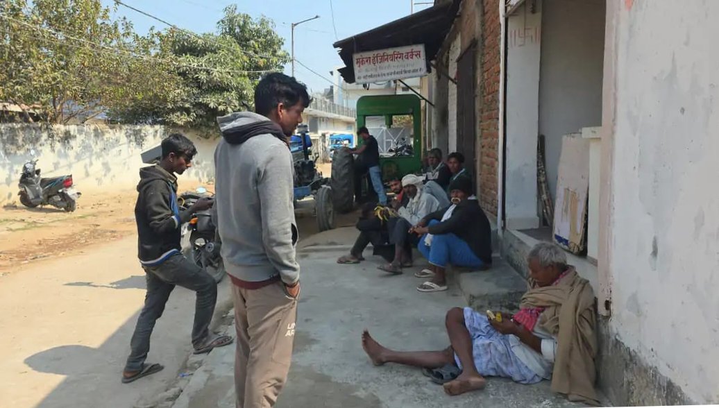 बिहार: ननिहाल से लौट रहे बाइक सवार युवक की मौत, दोस्त जख्मी 