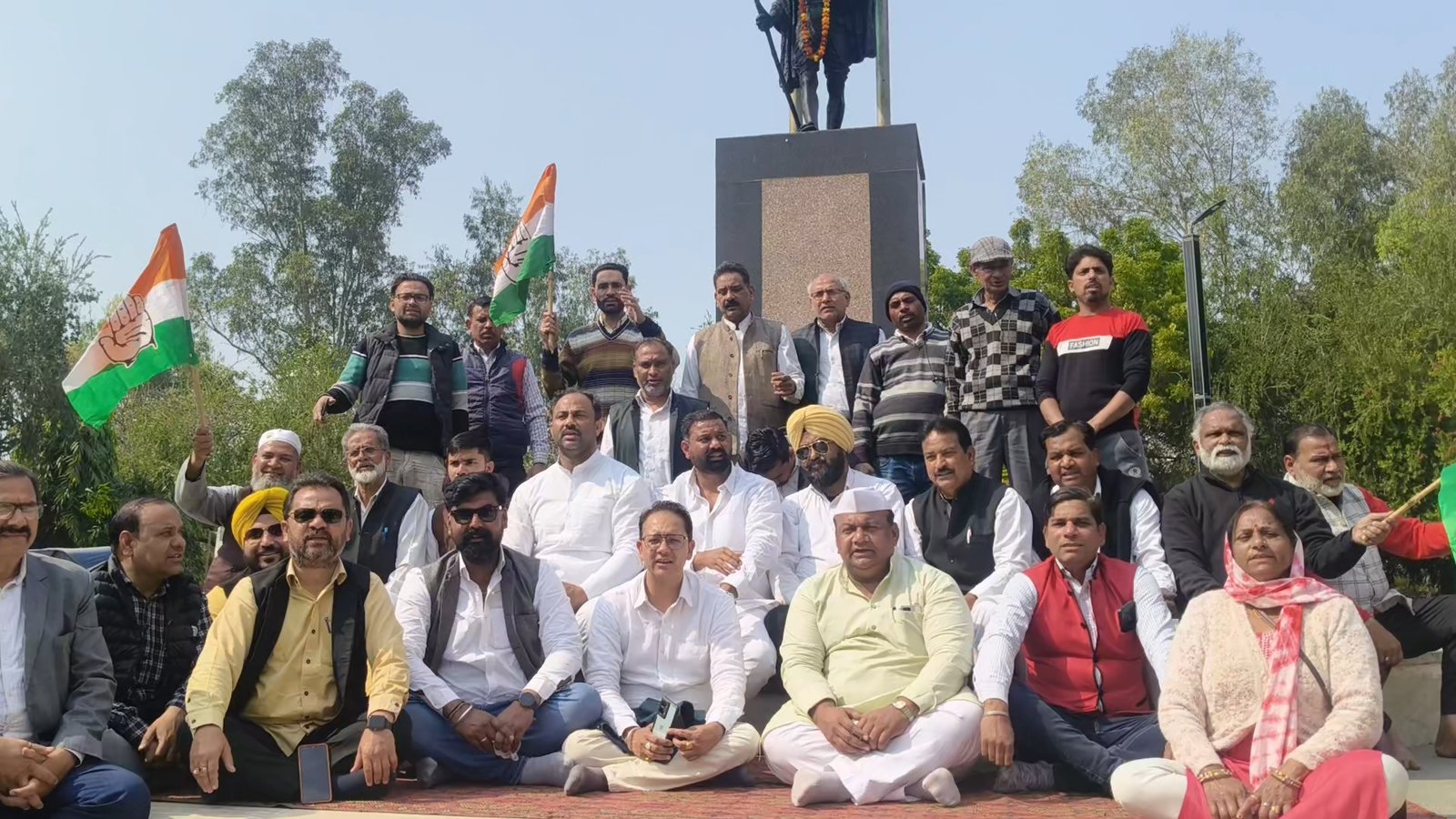 लखनऊ लाठीचार्ज पर सहारनपुर में फूटा गुस्सा, कांग्रेस ने कहा– ‘लोकतंत्र का गला घोंट रही सरकार’ लखनऊ लाठीचार्ज पर सहारनपुर में फूटा गुस्सा, कांग्रेस ने कहा– ‘लोकतंत्र का गला घोंट रही सरकार’