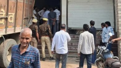 बांसी: वीआईपी क्षेत्र में चोरों का तांडव, एसडीएम-सीओ आवास के सामने दुकान से लाखों की चोरी बांसी: वीआईपी क्षेत्र में चोरों का तांडव, एसडीएम-सीओ आवास के सामने दुकान से लाखों की चोरी