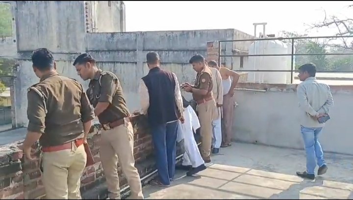 रायबरेली में बड़ी चोरी: छत के रास्ते घर में घुसे बदमाश, अलमारी तोड़कर लाखों के गहने ले उड़े