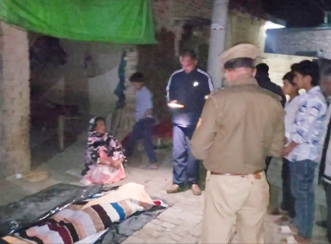 चिता सजने ही वाली थी कि धमक पड़ी पुलिस! सिद्धार्थनगर में युवती की मौत पर गहराया रहस्य, श्मशान से लौटा शव। चिता सजने ही वाली थी कि धमक पड़ी पुलिस! सिद्धार्थनगर में युवती की मौत पर गहराया रहस्य, श्मशान से लौटा शव।