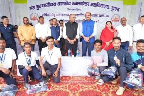 कुरुद व भखारा कॉलेज में हुआ वार्षिक स्नेह सम्मेलन, विधायक चंद्राकर ने युवाओं से कहा- डिग्रियां नहीं, दक्षता और राजनीति में भ्रम नहीं, ‘शुचिता’ सर्वोपरि है कुरुद व भखारा कॉलेज में हुआ वार्षिक स्नेह सम्मेलन, विधायक चंद्राकर ने युवाओं से कहा- डिग्रियां नहीं, दक्षता और राजनीति में भ्रम नहीं, ‘शुचिता’ सर्वोपरि है