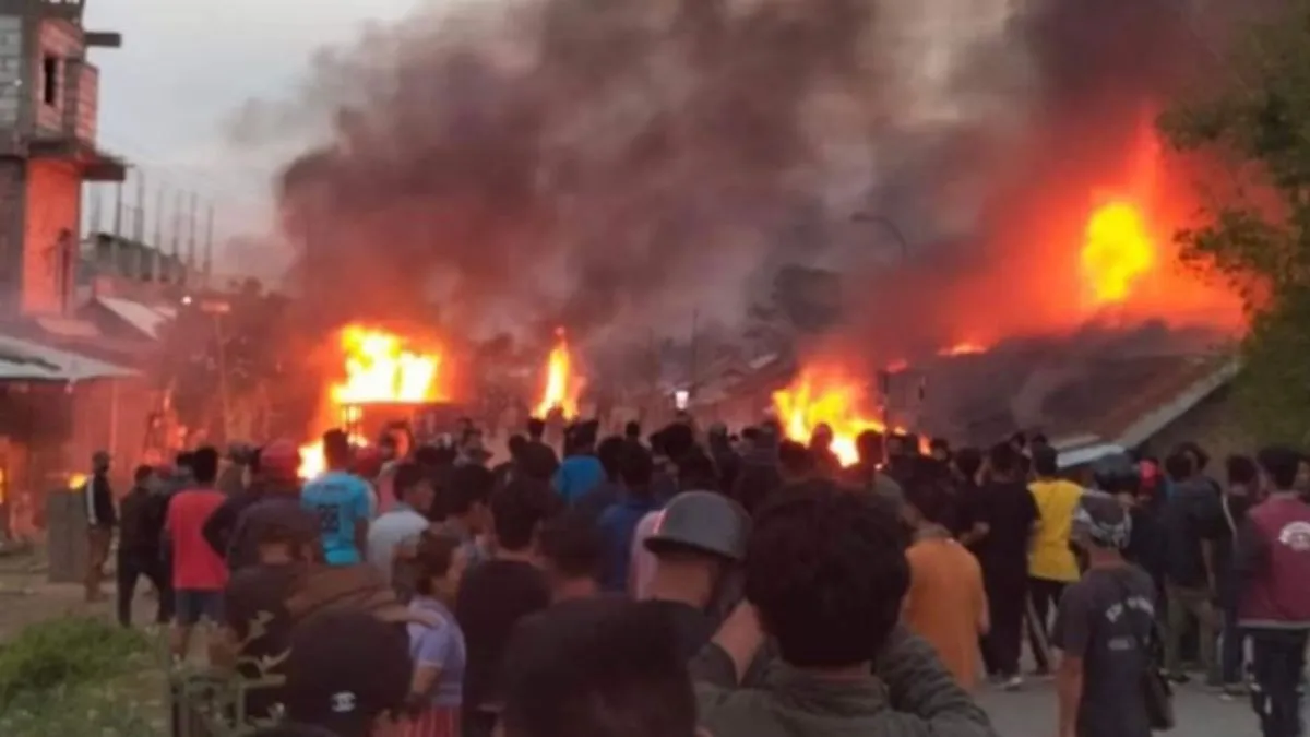 मणिपुर के उखरुल में फिर से भड़की हिंसा : हुई सामुदायिक झड़प, कई घर जलाए गए