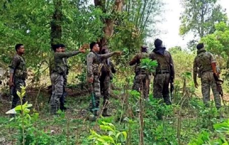 Naxal Encounter : छत्तीसगढ़-महाराष्ट्र बॉर्डर पर मुठभेड़ जारी, 3 नक्सली को किया ढेर
