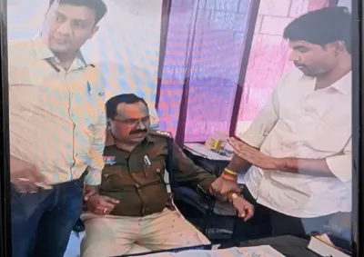 बैकुंठपुर में ACB की बड़ी कार्रवाई: SI और ASI रिश्वत लेते रंगे हाथ गिरफ्तार, निलंबित