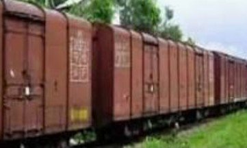 इटावा में खौफनाक वारदात! रेलवे ट्रैक किनारे प्लास्टिक की बोरी से मिला छात्र का शव