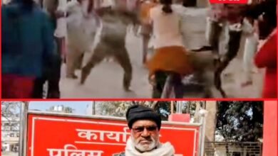 बलिया में प्रधान बनाम पूर्व प्रधान की खूनी भिड़ंत! सरेआम पिटाई का LIVE वीडियो वायरल