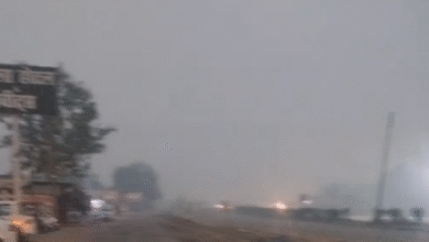 फतेहपुर मौसम के बदले मिजाज ने जनजीवन किया अस्त-व्यस्त, सुबह दिखा रात सा नजारा