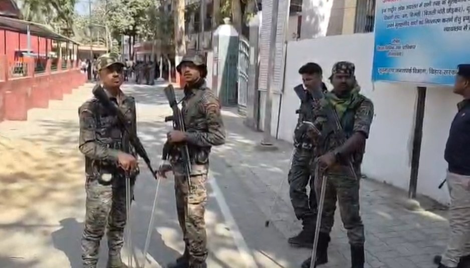 औरंगाबाद: प्रधान जिला जज को कोर्ट में बम होने का आया मेल, कराया गया कोर्ट परिसर खाली, जांच जारी