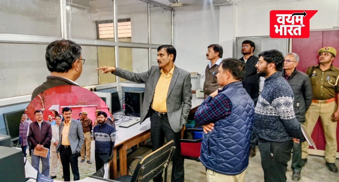 बलिया में डीएम का ‘रौद्र’ रूप: नायब तहसीलदार का वेतन रोका, FIR की दी चेतावनी!