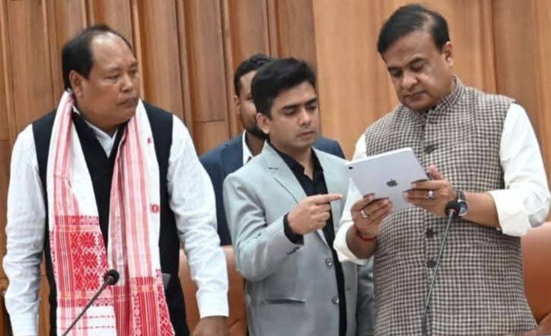 नौकरी छोड़ बनाई कंपनी, अब असम विधानसभा को किया पूरी तरह डिजिटल नौकरी छोड़ बनाई कंपनी, अब असम विधानसभा को किया पूरी तरह डिजिटल