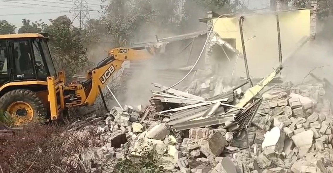 कोरबा में चला बुलडोजर, 90 एकड़ सरकारी जमीन से 135 कब्जाधारियों पर बड़ी कार्रवाई