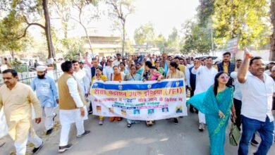 बलिया में हजारों शिक्षकों का प्रदर्शन, टीईटी अनिवार्यता के खिलाफ सड़क पर उतरे शिक्षक