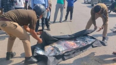 उत्तर प्रदेश: आगरा-कानपुर हाईवे पर ट्रक ने बाइक सवार दंपति को कुचला, पति की दर्दनाक मौत