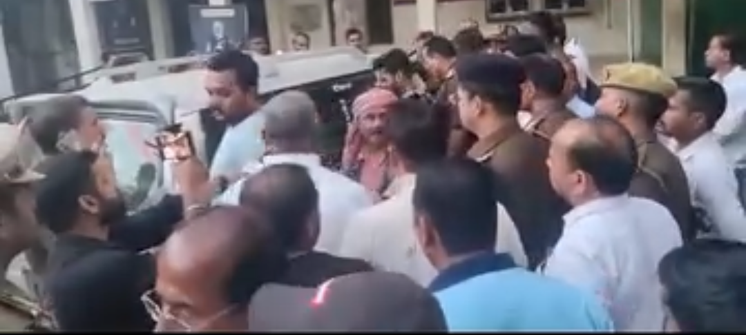 फतेहपुर: शादी से पहले उठी पिता की अर्थी, बीएलओ ने फांसी लगाकर दे दी जान