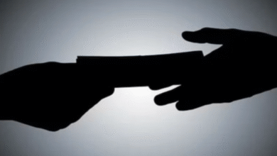 यूपी में रिश्वत लेने के मामले में दोषी पाए गए चौकी प्रभारी व दरोगा निलंबित, होगी विभागीय जांच