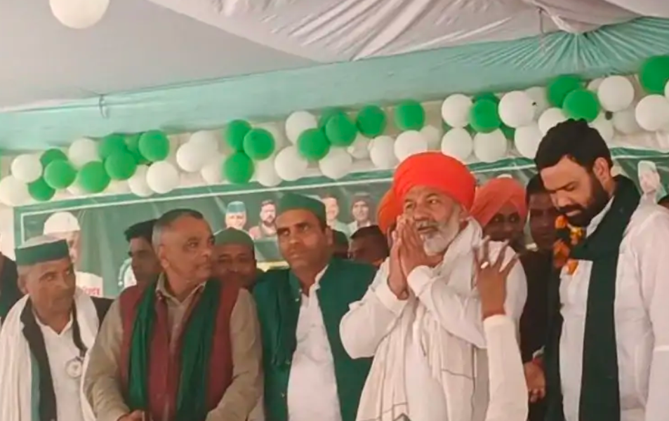 किसान हुंकार महापंचायत में पहुंचे राकेश टिकैत, बहराइच में कहा- किसानों को बर्बाद करने पर तुली है सरकार किसान हुंकार महापंचायत में पहुंचे राकेश टिकैत, बहराइच में कहा- किसानों को बर्बाद करने पर तुली है सरकार