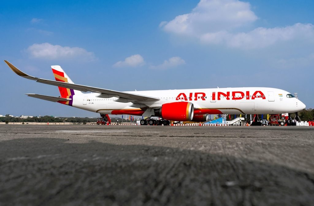 एअर इंडिया के 787 ड्रीमलाइनर का स्विच हुआ बंद, प्लेन की उड़ानों पर लगी रोक एअर इंडिया के 787 ड्रीमलाइनर का स्विच हुआ बंद, प्लेन की उड़ानों पर लगी रोक