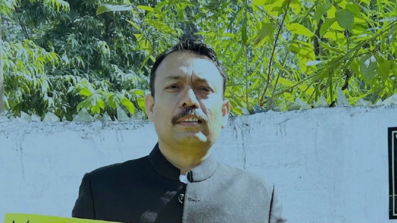 सियासी मैदान में उतरे पूर्व सिटी मजिस्ट्रेट अलंकार अग्निहोत्री, वृंदावन से भरी हुंकार… लॉन्च की नई पार्टी सियासी मैदान में उतरे पूर्व सिटी मजिस्ट्रेट अलंकार अग्निहोत्री, वृंदावन से भरी हुंकार… लॉन्च की नई पार्टी