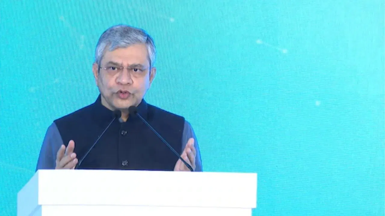 AI से बन रहे फर्जी फोटो-वीडियो पर लगेगा ब्रेक, अश्विनी वैष्णव ने कहा- प्लेटफॉर्म्स को कंटेंट की जिम्मेदारी लेनी होगी AI से बन रहे फर्जी फोटो-वीडियो पर लगेगा ब्रेक, अश्विनी वैष्णव ने कहा- प्लेटफॉर्म्स को कंटेंट की जिम्मेदारी लेनी होगी