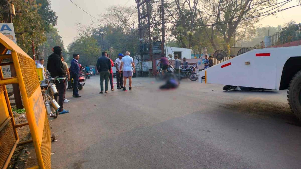 ट्रैफिक पुलिस की गाड़ी से दर्दनाक हादसा,दो मासूम चपेट में, एक की मौके पर मौत