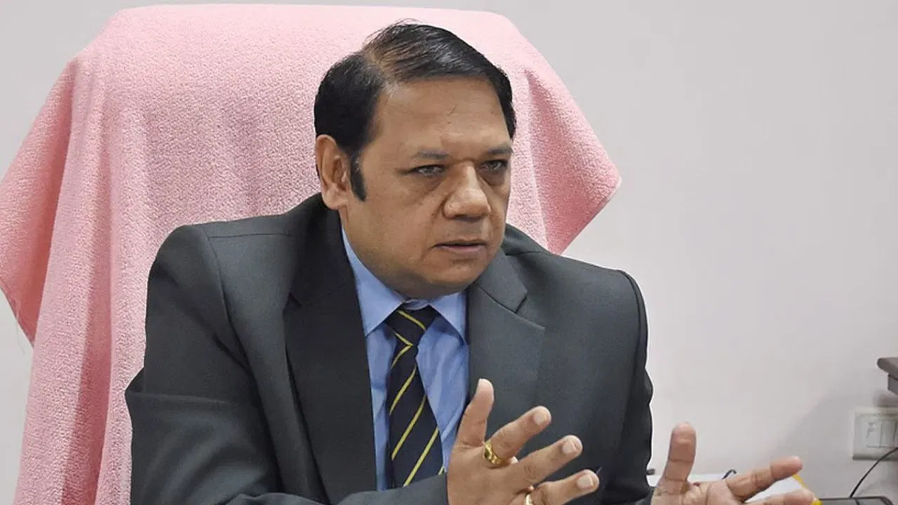 BSNL डायरेक्टर को महंगी पड़ी VIP ट्रीटमेंट की मांग, प्रयागराज यात्रा पर DoT ने भेजा शो कॉज नोटिस