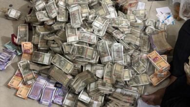 30 हजार की रिश्वत लेते हुए पकड़ा गया सरकारी अधिकारी, फिर घर पर रेड पड़ी तो मिला नोटों की गड्डियों का अंबार