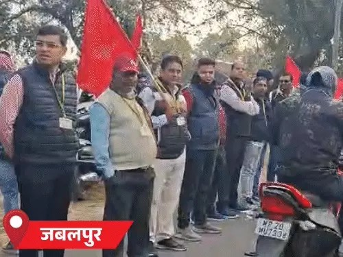 नए लेबर लॉ के खिलाफ सड़कों पर उतरे कर्मचारी:भोपाल, जबलपुर सहित कई जगह सांकेतिक प्रदर्शन कर काम पर लौटे
