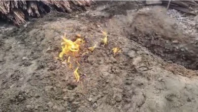 धरती में अचानक लगी आग, छतरपुर में लोगों में दहशत