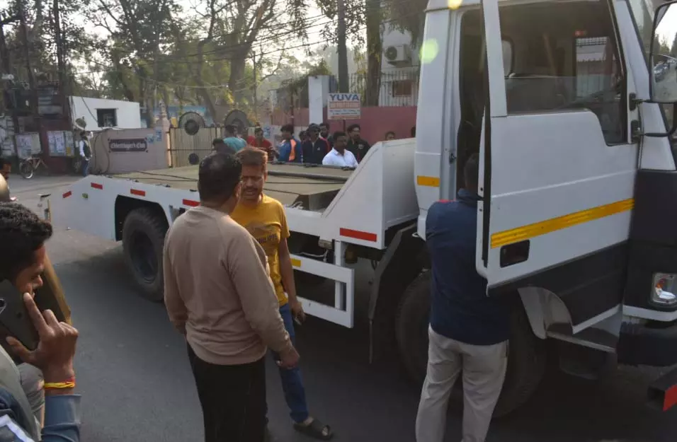 CG Accident : राजधानी के सिविल लाइन में ट्रेलर ने स्कूली बच्चों को लिया चपेट में, स्कूटी के उड़े परखच्चे, दो की मौत