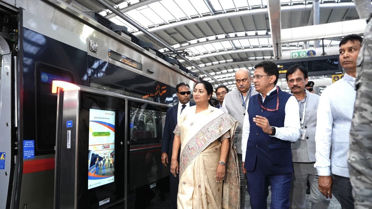 उद्घाटन से पहले RRTS के सराय काले खां स्टेशन पहुंचीं CM रेखा गुप्ता, PM कल करेंगे लोकार्पण